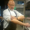Gert Klötzke tillbaka som gästkock 26 sept. Missa inte tillfället till en matupplevelse utöver det vanliga.

Tartar på hjärta med rödbetsmousse

Pastrami på innerfilé med friterad hollandaise

Terrin på tunga med parfait av lever med gul sweetchilisås och