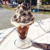 ☀️Veckans glass! ☀️ 

Den här första augustiveckan har vi en riktigt mumsig glass på menyn. I denna har vi chokladglass, mjukglass, chokladsås, strössel och punschpraliner! Den är din för 39kr, välkommen in!

Hälsningar, Lina med personal