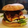 American, en bra burgare för den som inte kan välja mellan Pulled Pork och Classic. Pris 70 kr!