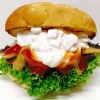 Månadens burgare, Start Tors 30/7
BOMBEN 180g
Sötstark senap, Ketchup, Räksallad, Smör & vitlöksstekta champinjoner, Sallad
