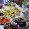 Nästa helg börjar vi med 
Bygg din egen 
SOMMAR MENY
Plocka från vår stora salladsbuffé med olika dressingar, såser,
vitlöksbröd, m.m 110:-
Beställ olika tillbehör
Grillad halloumi med pesto 49:-
Grillad kycklingfilé 69:-
Grillad fläskfilé 79:-
Grillad la