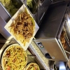 Handskurna gyros kebaben på 

Kebab tallrik 49:-

Tomelilla special 75:-

Skåne special 75:- (den med pommes på)

Hamburger tallrik 90g 65 :- ink dricka