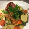 Veckans sallad: rostbiff, kronärtskocka, soltorkadtomat färskost, rostad pinjenötter och vaxbönor.