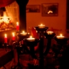 Nästa vecka börjar det!
Då ska vi göra julgodis till alla julbord. 
Men först måste vi bestämma vad som ska göras. 
Vi måste ju ha knäck och chokladkola Kanske lite fudge? Vad sägs om mintkyssar? Och absolut småkakor...
Vi har att göra, det hör jag det! 
