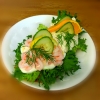Hålkaka med crabfishröra och räksmörgås - allt på ett bröd.
