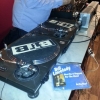 Nu lägger DJ Jem på vinylplattorna the oldschool way!!!