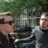 Quizmastrar inhämtar inspiration vid (möjligen) Prinsengracht i Amsterdam