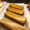 Ta en fika-paus i julshoppandet hos oss; Idag bakade vi pepparkaks-brownie, saffranssnittar och denna kladdkaka med saffrans-fudge: