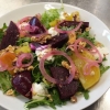 Sallad med rödbetor, getostcrème & valnötter. 85:-