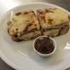 Croque monsieur med rödlökschutney. 95:-