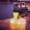 Kom ner till kärleksbaren och häng vid vattnet med en härlig sommardrink!