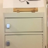 Du har väl inte missat vårt nya värdeskåp? 
Här kan du även ladda din mobil, surfplatta, laptop eller något annat som behöver laddas upp medan du tränar/simmar. 
PS. kom ihåg sladden samt ett hänglås. DS.