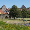 Bild av @katarinawohlfart - Hanging at the beach with the greatest view of Visby. #medeltidsveckan