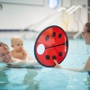 Imorgon kör alla aktiviteter på Högevall igång med simskolor, babylek, och vattengympa. Det finns fortfarande platser kvar för babylek, vattenlek och för de större barnen finns det även plats i Hajen. Info om grupper finner ni på hemsidan http://www.hogev