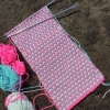 Bild av @greitzwik - Några dagar sen.... Stickning och ett dopp i havet! Ser fram emot sista semesterveckan! #workinprogress #sticka #stickat #knit #knitting #strikke #strikket #garn #yarn