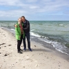 Bild från Stranden Falsterbo av @fotomariasoderberg - Vilken härlig strand! Vindar, men värme på gång. Kusin Ola Söderberg med sin moster/faster :) #elsa80årpåSkåneresa