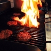 Vänner!
Det är tisdag och solen skiner. 
Idag t.o.m. torsdag så får ni en valfri burgarmeny direkt från grillen för 99kr. Bara tuta & köra på!

Välkomna till oss!