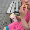 Bild av @theaoscarsson - Varit och badat i utepoolen, klart man ska ha varma chips efteråt 