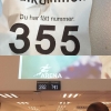 Bild av @yoysan - Kö till badhuset 