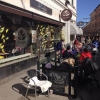 Idag skiner solen på Lilla Fiskaregatan! Passa på att titta in på Barista & välj något härligt läskande. Vi har allt du behöver för att fukta strupen, frappista, smoothie, is-latte, is-chai & juicer, you name it! Ses här 