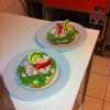 Vi har även fantastiskt goda Räksmörgåsar som många berömmer , tekakan bakar vi själva som serveras med stora fina handskalade räkor