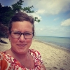 Bild från Knäbäckshusen -stranden av @fraujansson - Selfieobjektivet gör inte färgerna rättvisa.. .grönturkost vatten o fin len sand. Skåne är vackert! #österlen #knäbäckshusen #semesterpåtvå