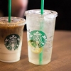 Från vänster: Iced Caramel Macchiato och Cool Lime Refresha.