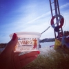 Bild från Hästeviksbadet av @iaochlivet - Tar en kvarg o försöker glömma av doften av kanelbullar, ballerina och glass som sprider sig på stranden ☕️ Fikadags!
