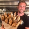 Borde inte alla svenskar gå hem så här från bageriet?! Gör som Matte, ät baguette! En helt vanlig frukostladdning. #baguette #karlstad #artisanbread