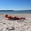 Bild av @fitnessbycarolina - Workout at the beach last week, triceps push-ups
