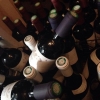 Alla dessa färgglada vinhalsar kommer från Kjeffes som sysslar med hållbart producerade viner. Det gillar vi på SPiS!