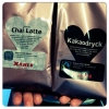 Nyhet på Sockerfrallan - små fina påsar med chai latte eller kakaodryck, 45kr/st!

Välkomna :)