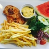 SOMMAR NYHET!!!
Hel grillad kycklingfile m pommes och mangoraja finns nu i vâran meny
Varmt vâlkomna