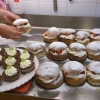 Fredagsfika, sommarsemlor m vanilj och jordgubb eller så väljer man chokldmuffis och kolakaka. Kent Ekberg intendent på fordonsmuseet berättar om tidiga värmlänska bilar. Välkomna!
