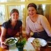 Alva och Julia provsmakar dagens spenatsoppa:)