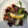 Plat du jour torsk med rödbeta, sardell och oliv
