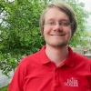 DAGENS TEAMARE

CARL OLEHÄLL
23 år, Smögen, fil. kand. i statsvetenskap

Hur kommer det sig att du är med i årets sommarteam?
Därför att det här är det bästa sommarjobb man kan tänka sig! Sol, bad, Smögen, bullar, glädje, musik, Jesus, sommar, samtal, gem