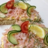 Bara för att vi alla ska fira midsommar denna fredag så betyder det inte att ni ska behöva missa fredagsfavoriten! Den serveras nämligen imorgon istället!

Vår räksmörgås finns att njuta av imorgon, torsdag, ni är varmt välkomna!

Goda Mackan önskar e