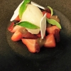 Svenska jordgubbar på menyn med lakrits, citronverbena och yoghurt maräng.