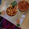 Hallåhallåhallåååå! Här ser ni vår fina babyburgare ☺️