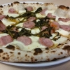 Nu kan ni lämna lunchlådan hemma... Vår napolitanska pizzabuffé är öppen mellan 11.00-13.30 tis-fre.
Pizzan på bilden är en salsiccia con friarielli som är en av dom vanligare pizzorna i Neapel... En 