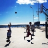 Bild från Södra strand av @sodrastrandlulea - Basket är en aktivitet som är väldigt poppis på Södra strand. Blandade åldrar som spelar med och mot varandra