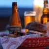 tjena! nu finns vår meny ute på hemsidan. och så här mysigt kan det vara att på kvällen ta en bira och burgare i Ronehamn. förra veckans specialare var chevre-burgare med ölkokt lök och honungsmajonäs - yum!  http://kaptengrogg.com/