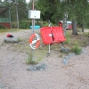  På standen en livboj och en livbåt.