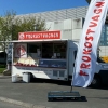 Kommersen kan börja! Frukostvagnen serverar färska nygjorda smörgåsar och kaffe på årets Truckmeet