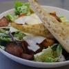 Caesarsallad
Romansallad, grillas kycklingfilé, bacon, parmesanost, tomat, caesardressing & bröd
159:-