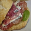 Veckans Lunch v 33: (lunchpriserna gäller 11-14, därefter +15kr)

Varför ändra på ett vinnande koncept

Veckans sallad 55kr
Salami Ungherese, Gorgonzola, syrlig honeymustard dressing, och givetvis vårt hembakade bröd!
(finns alternativ ost till gorgonzola
