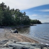 Sandstranden med sand som en gång ut i havet