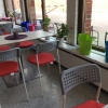 Snart kommer hösten och vintern och då är det skönt om stolen har en dyna. I fönstret står läckra shoppingbagar av svensk klassisk design. Det går alldeles utmärkt att ha leksaker, garn eller badkläder i dem också :-)
239 kronor för den stora och 199 kron