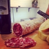 Till champagnen!
en underbar Tryffelsalami från Franchi.
Litet vintips...
Charles Heidsiecks Millésime Brut 
Taittinger Comtes de Champagne
Bollinger Special Cuvée Brut